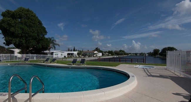 Pool - Palm Beach Colony