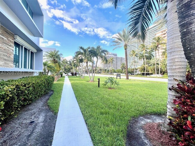 Building Photo - 10178 Collins Ave
