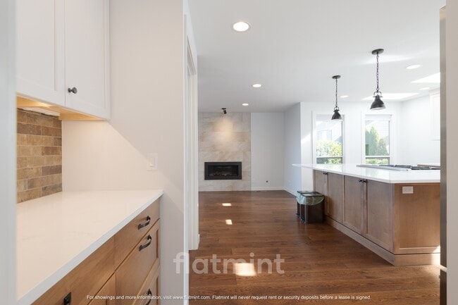 Building Photo - 4444 29th Ave W