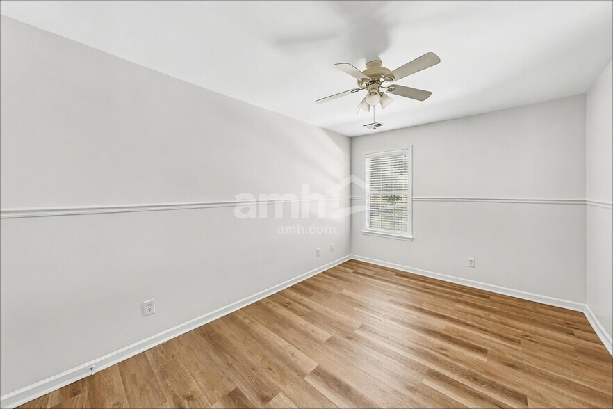 Building Photo - 227 Mott Rd