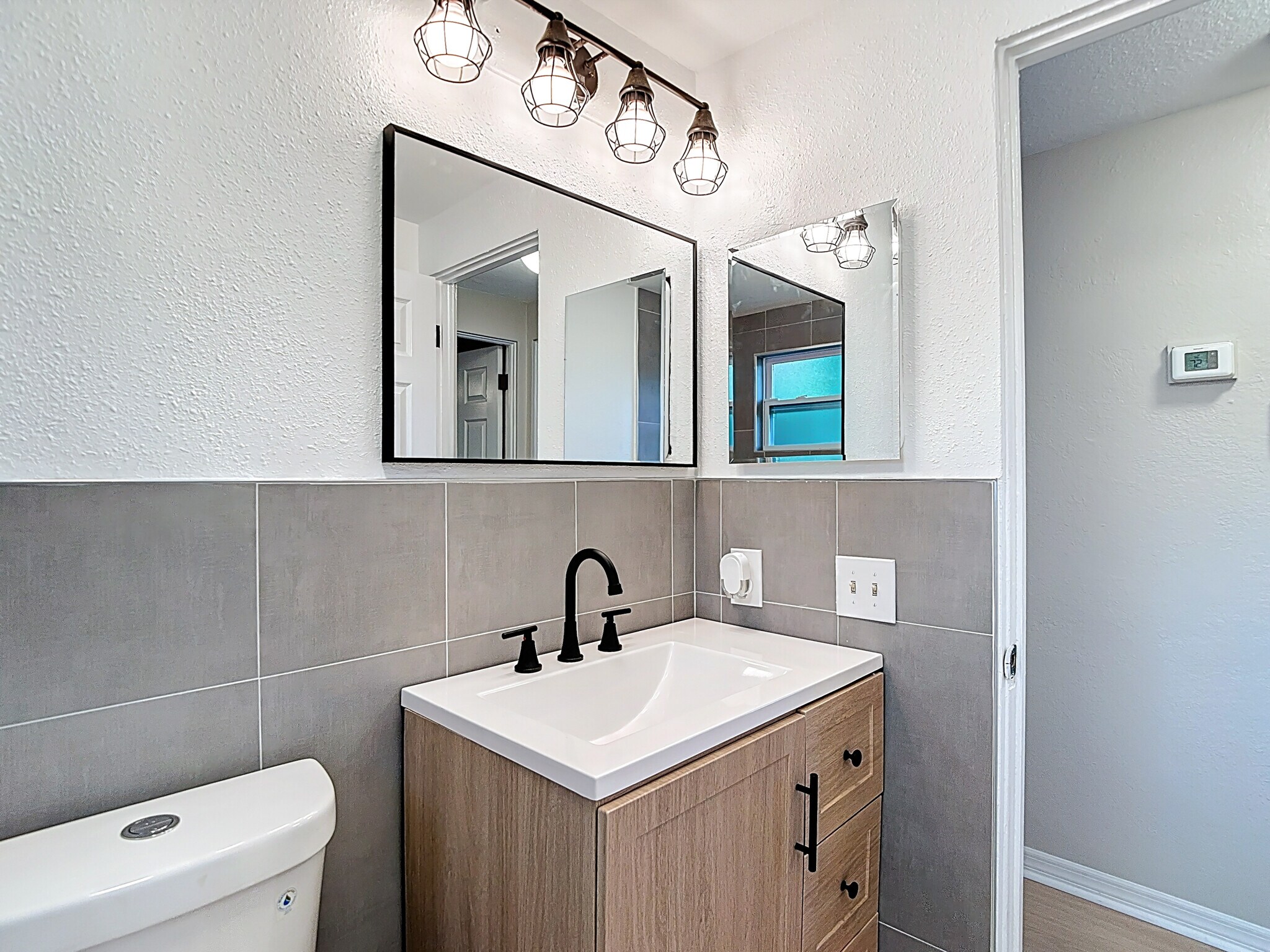 Building Photo - 5711 Pine St