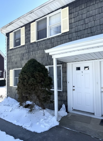 Building Photo - 94 Park Ave