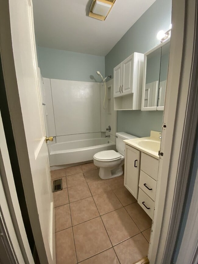 Building Photo - 6709 Rockwood Rd