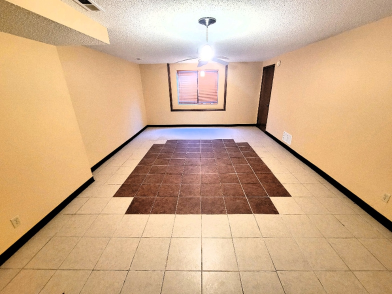 Building Photo - 2348 S Capri St