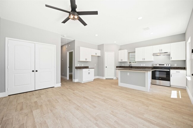 Building Photo - 4651 Mallow St