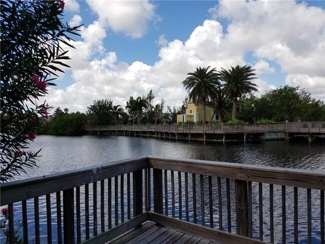 Building Photo - 1159 SE 6th Ct