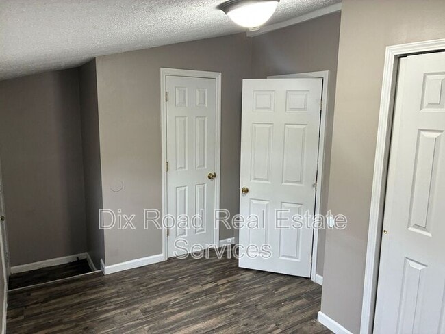 Building Photo - 715 Lorain Ave