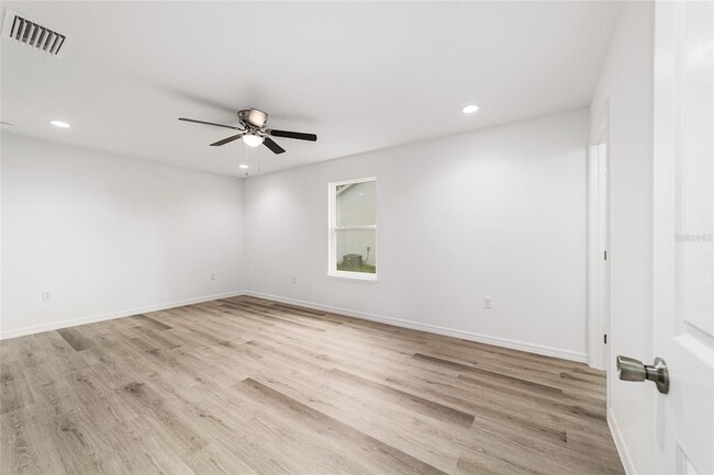Building Photo - 691 NE 130th Ct