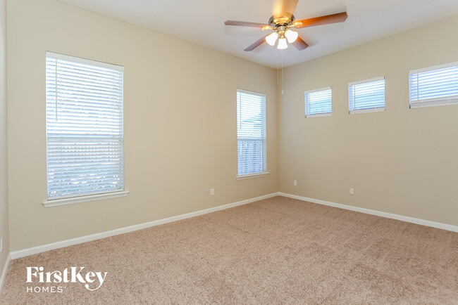 Building Photo - 3511 Shrewsbury Dr