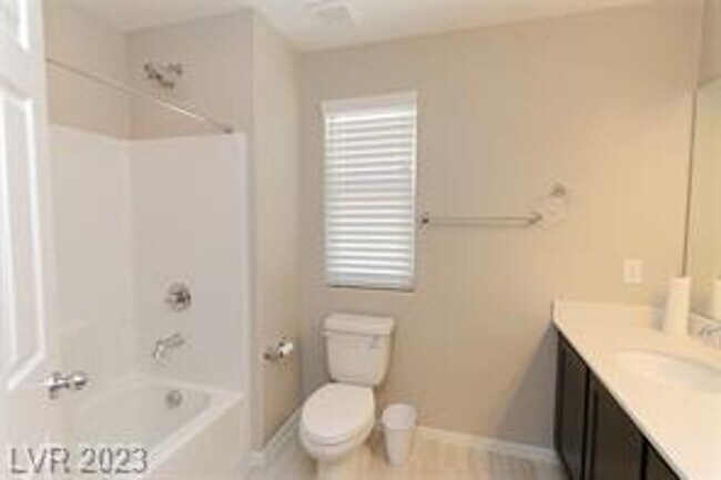 Building Photo - 3 Bedroom townhome near Henderson Hospital.  Galleria Mall, Sunset Station and many restaurants w...