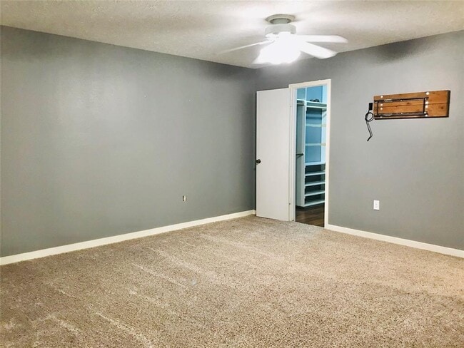 Building Photo - 15703 Laurelfield Dr