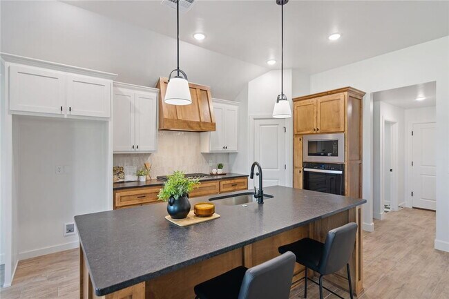 Building Photo - Brand New Home