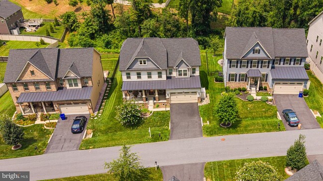 Building Photo - 7142 Starmount Ct