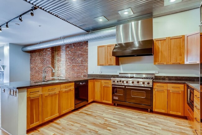 Building Photo - 3 Bedroom 2 Bath Loft Living At It's Finest In LODO! Wireworks Building