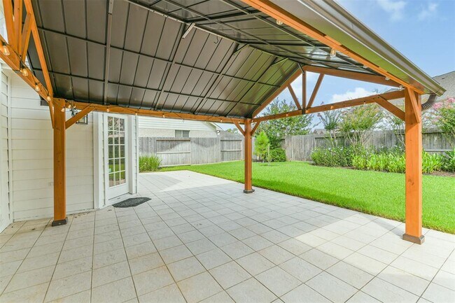 Building Photo - 11918 Mariposa Canyon Dr