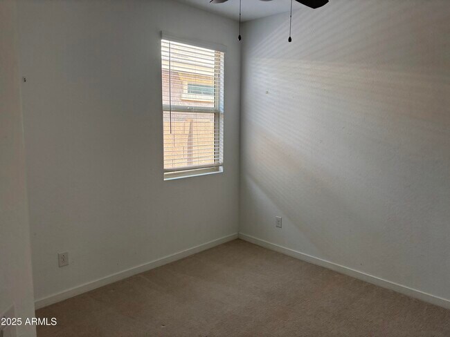 Building Photo - 14203 W Voltaire St