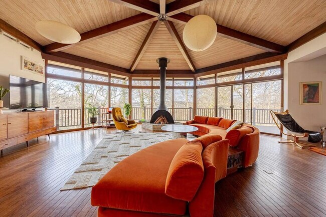 Building Photo - 2720 N Fillmore St