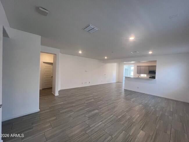 Building Photo - 19 N 197th Dr