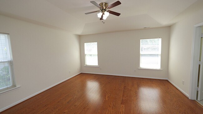 Building Photo - Spacious Home in Superb Cary Location *Amb...
