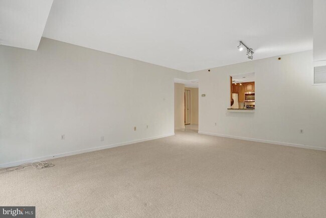 Building Photo - 1530 Key Blvd