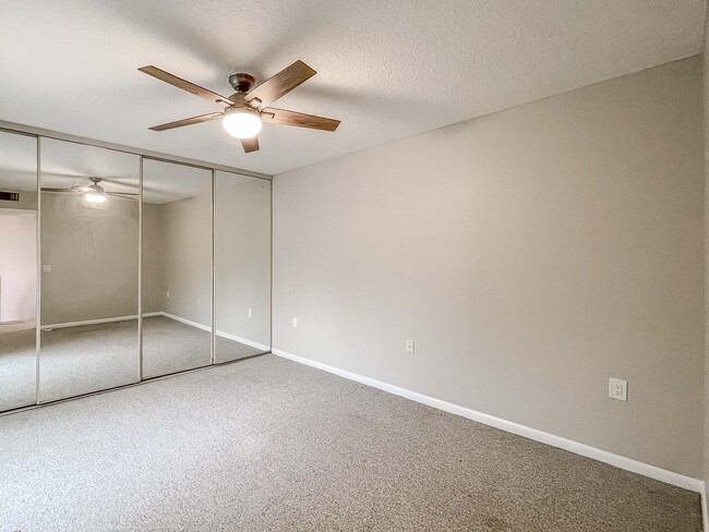 Building Photo - 317 3rd Ln