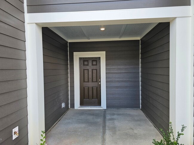 Building Photo - Beautiful Townhome in Concord! Great schools!