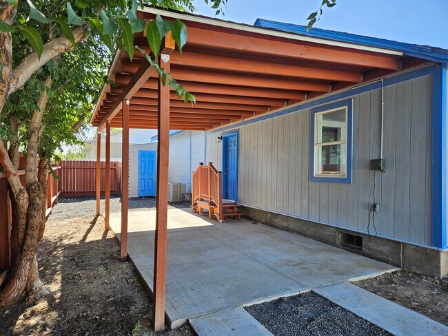 Building Photo - 2320 3rd St S