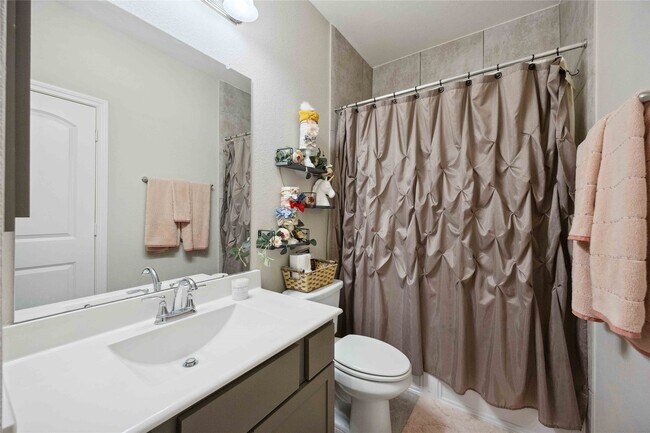 Building Photo - 323 Biltmore Loop