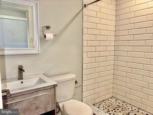 Building Photo - 5334 Cedar Ave