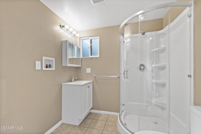 Building Photo - 2905 Foothill Dr