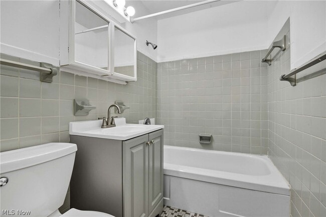 Building Photo - 11850 Edgewater Dr