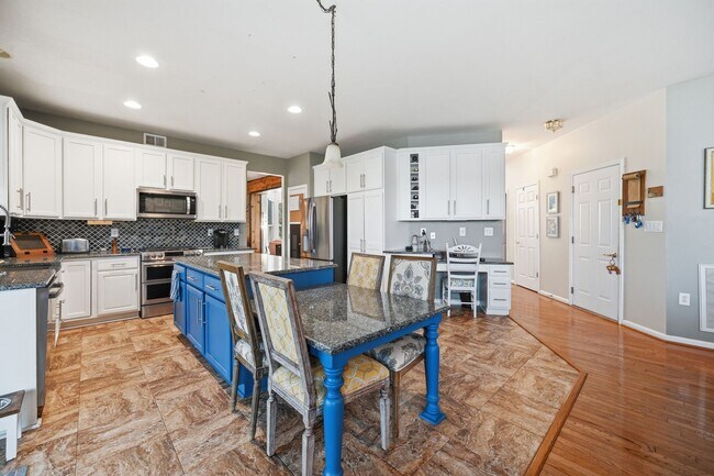 Building Photo - Spacious Home in a Great Leesburg Location