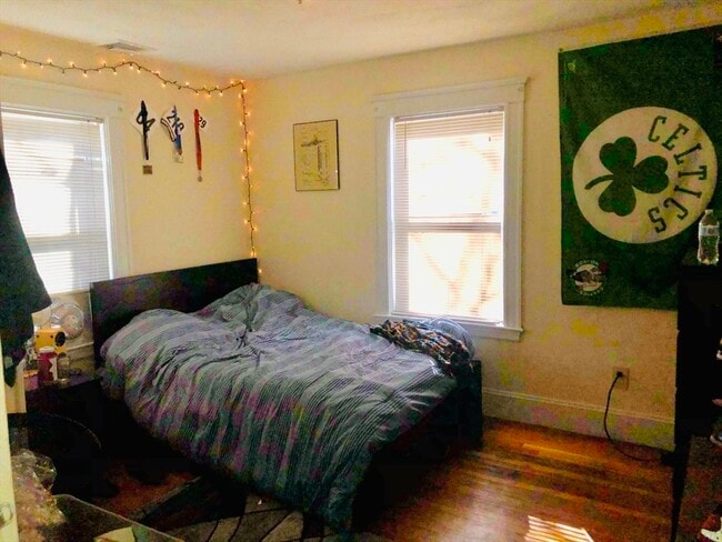 Building Photo - 18 Stockwell St