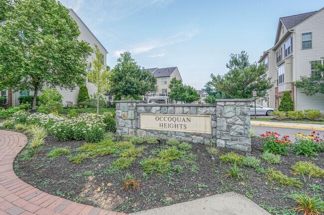 Building Photo - 102 Vista Knoll Dr