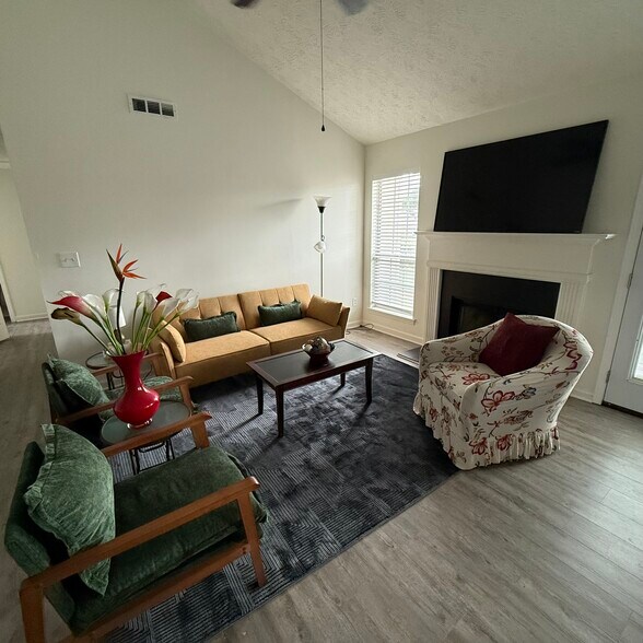 Primary Photo - 3010 Century Ln