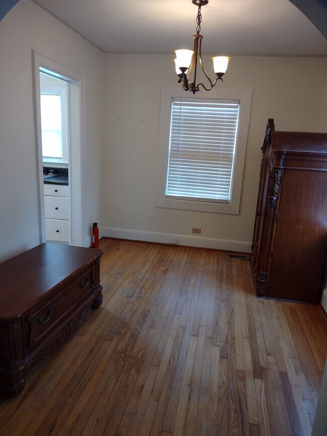 Building Photo - 605 S Waccamaw Ave
