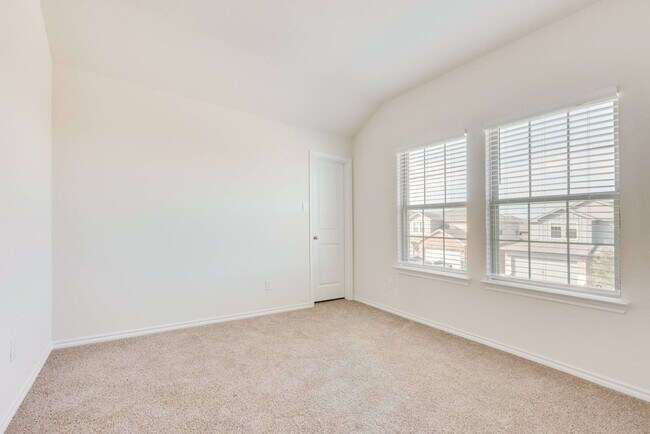 Building Photo - 2014 Crested Jay Dr