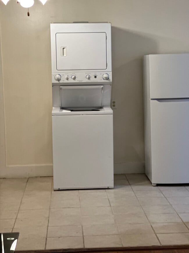 Building Photo - 1315 China St