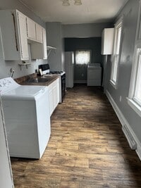 Building Photo - 522 Maple St