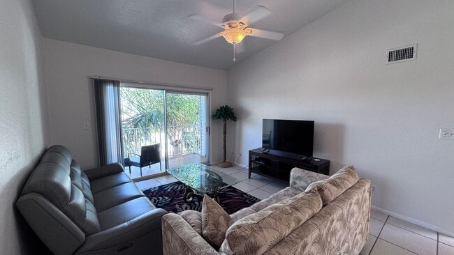 Building Photo - Fully Furnished 1BR/1BA Condo Just 3 Block...