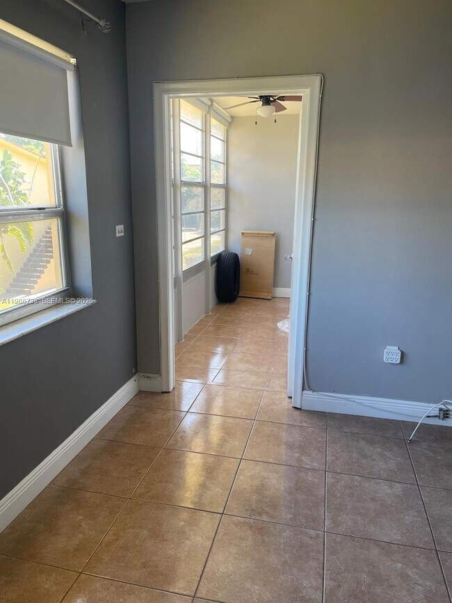 Building Photo - 20111 NE 27th Ct