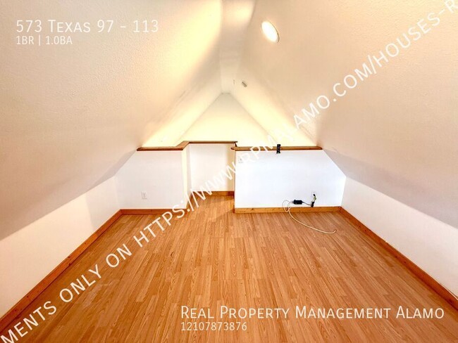 Building Photo - 573 TX-97