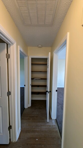 Building Photo - 425 Elmira St