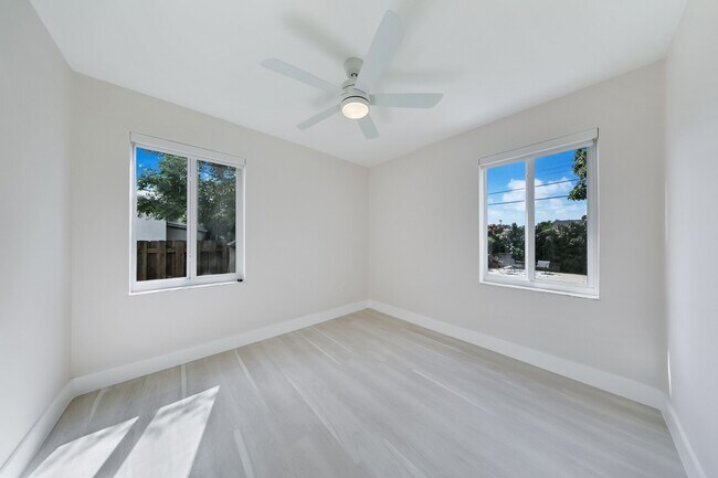Building Photo - 4420 SW 4th St