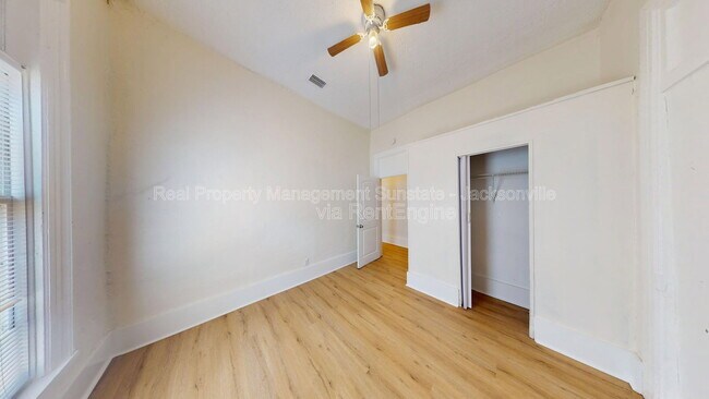 Building Photo - 2324 Moncrief Rd