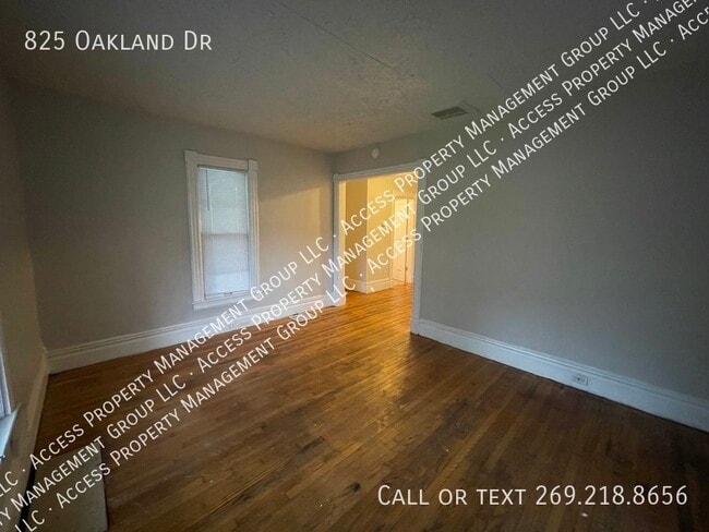 Building Photo - 3 bed home for rent Oakland Drive, Kalamazoo!