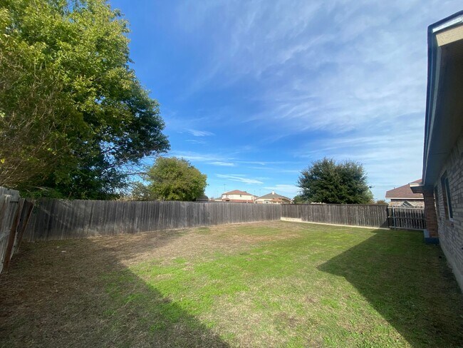 Building Photo - 1607 Schottische Ln