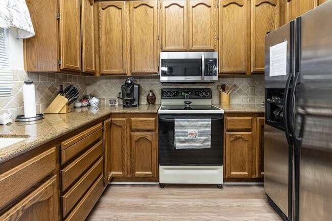 Building Photo - 2434 W Lompoc Ave