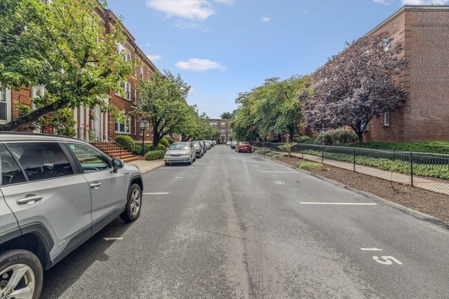 Building Photo - 6 Alton Ct