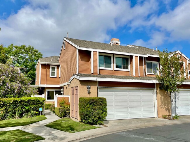 Primary Photo - Beautiful End Unit Townhome in Fantastic A...